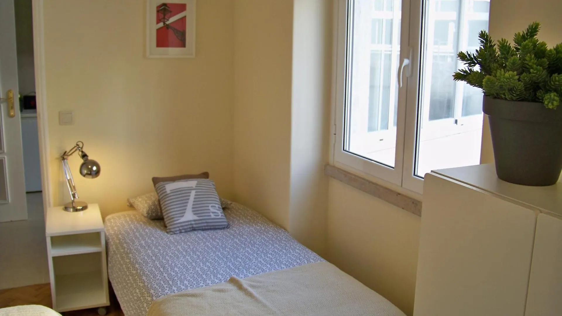 Almirante 1 - Lisbonbreaks Apartment 0*, Lisbon